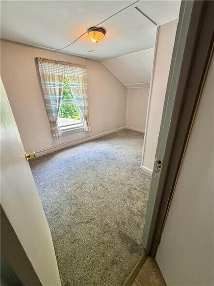 More Photos Of 35 Eaton Ave, Norwich Apartments For Sale