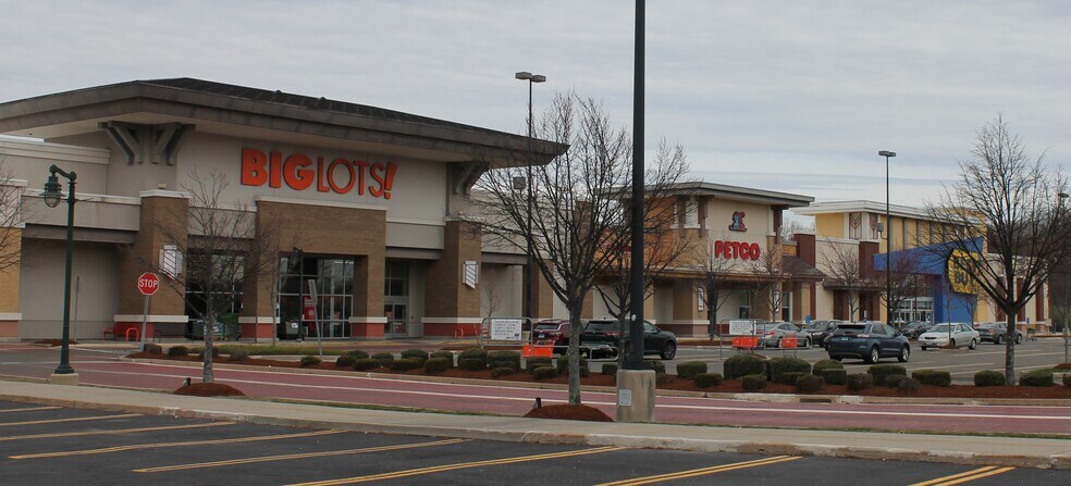 More Photos Of 376 Universal Dr N, North Haven Storefront For Lease