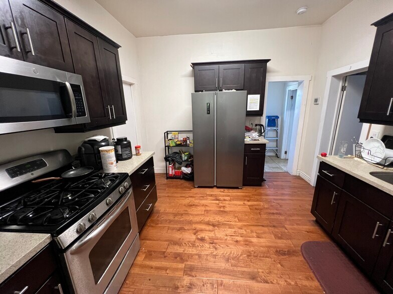 More Photos Of 1327 W 35th St, Los Angeles Apartments For Sale