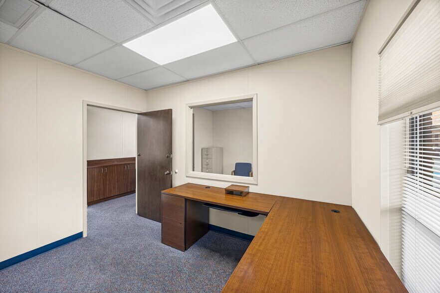 More Photos Of 105 Commercial Cir, Conroe Medical For Sale