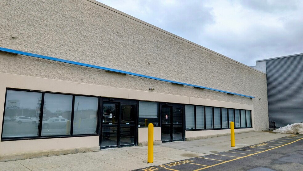 More Photos Of 32070 Gratiot Ave, Roseville Freestanding For Lease