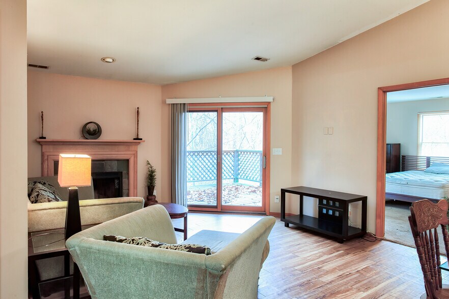 More Photos Of 1533 Arbors Ln, Bloomington Apartments For Sale