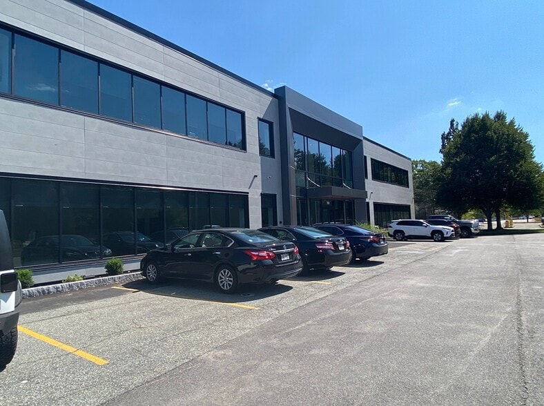 More Photos Of 760 Main St, Wilmington Light Manufacturing For Lease