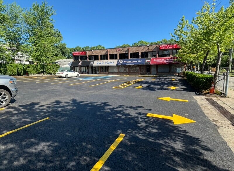 More Photos Of 72 Sharrott Ave, Staten Island Office For Lease