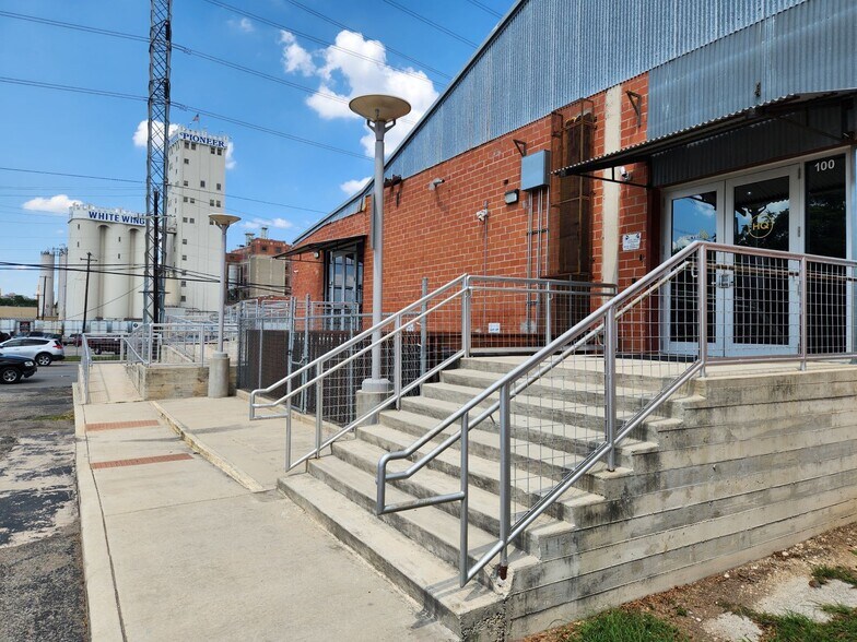 More Photos Of 1518 S Alamo St, San Antonio Loft Creative Space For Lease
