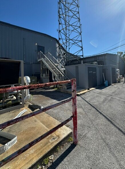 More Photos Of 365 105th Ter NE, Saint Petersburg Specialty For Lease