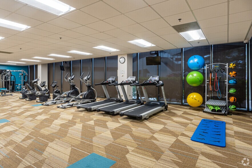 More Photos Of 1200 Riverplace Blvd, Jacksonville Office For Lease