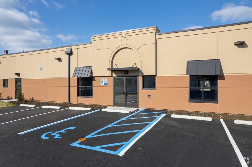 More Photos Of 218 W Broad St, Burlington Medical For Lease