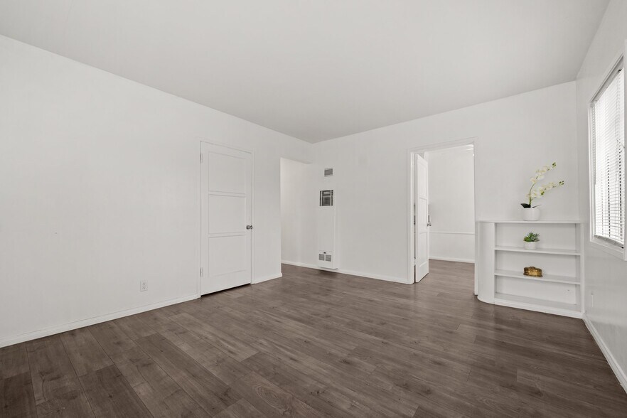 More Photos Of 2117 Stewart St, Santa Monica Apartments For Sale