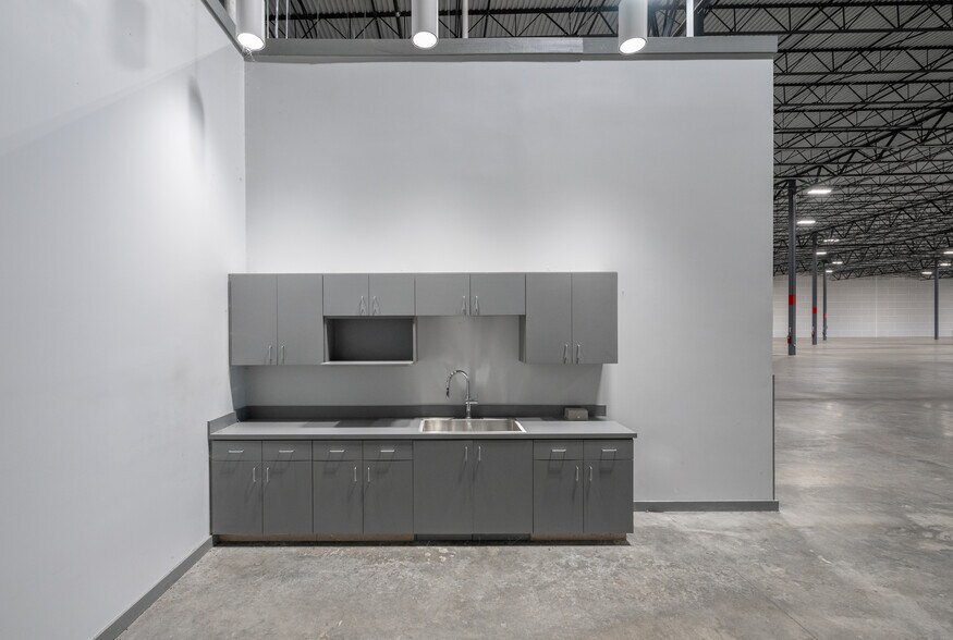 More Photos Of 23366 Bibb Garrett Rd, Tanner Distribution For Lease