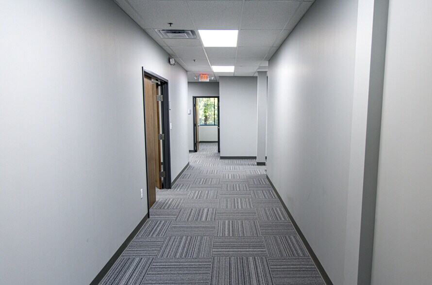 More Photos Of 825 Northgate Blvd, New Albany Office For Lease
