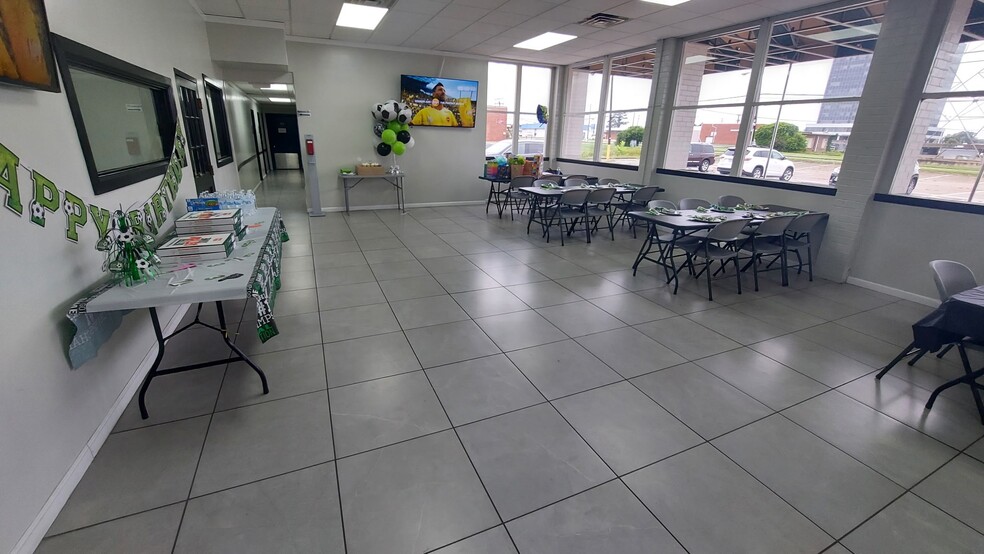 More Photos Of 630 79th St, Newport News General Retail For Sale