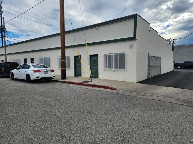 More Photos Of 6154-6160 Lemona Ave, Van Nuys Warehouse For Lease