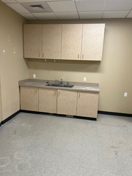 More Photos Of 777 Commercial St SE, Salem Office For Sale