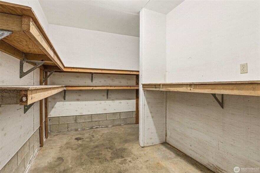 More Photos Of 1026 Alder St, Centralia Office Residential For Sale