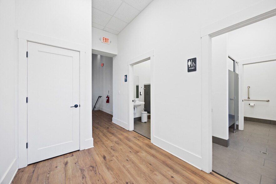 More Photos Of 227 Pearl St, New Albany Office For Lease