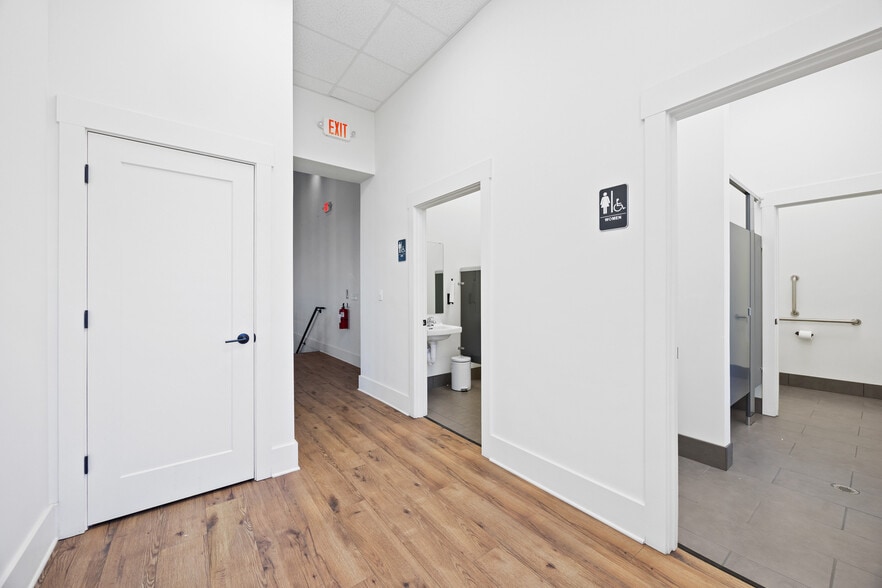 More Photos Of 227 Pearl St, New Albany Office For Lease