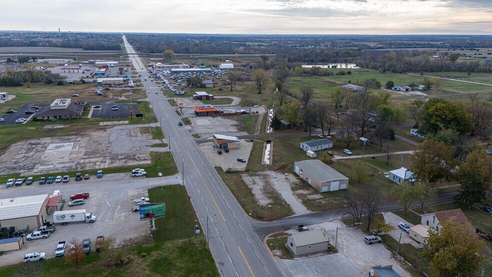 More Photos Of 1303 East St, Iola Service For Sale