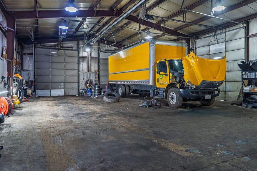 More Photos Of 15131 Kedzie Ave, Markham Warehouse For Sale