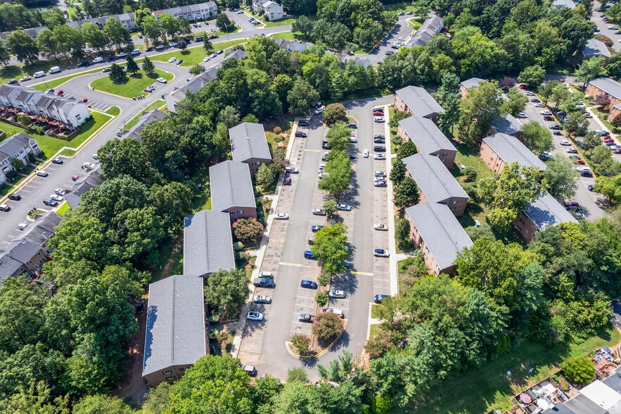 Primary Photo Of 7500 Prince Cole Ct, Manassas Apartments For Sale