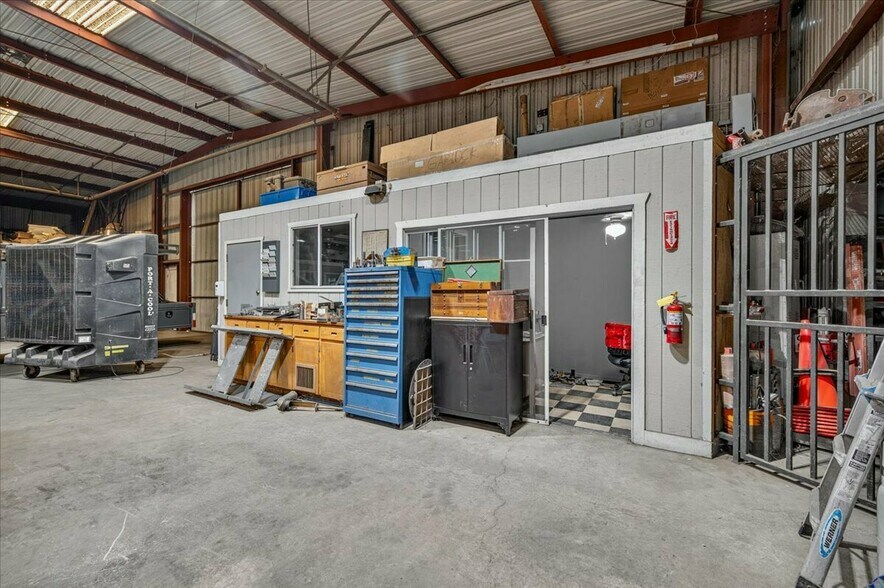 More Photos Of 149 Ashland ave, Lindsay Industrial For Sale