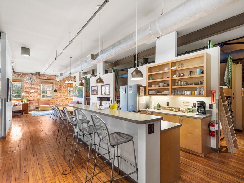 More Photos Of 39 N Lexington Ave, Asheville Storefront Retail Office For Sale