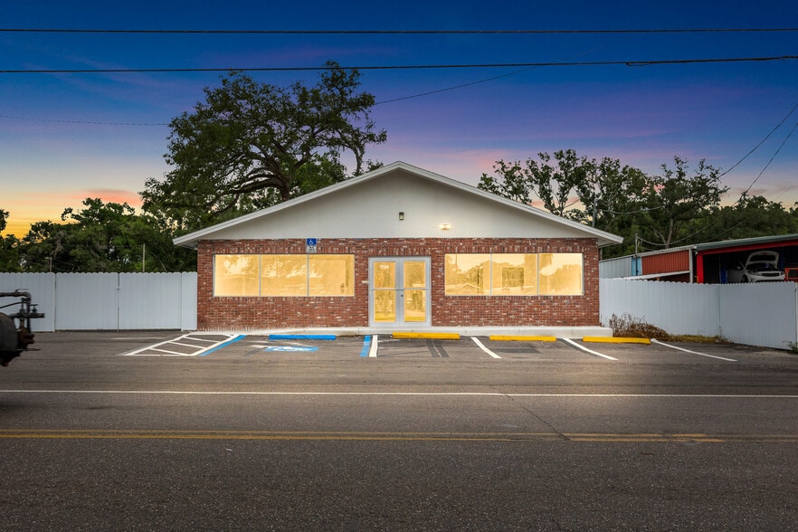 More Photos Of 7604 Broadway Ave, Tampa Freestanding For Lease
