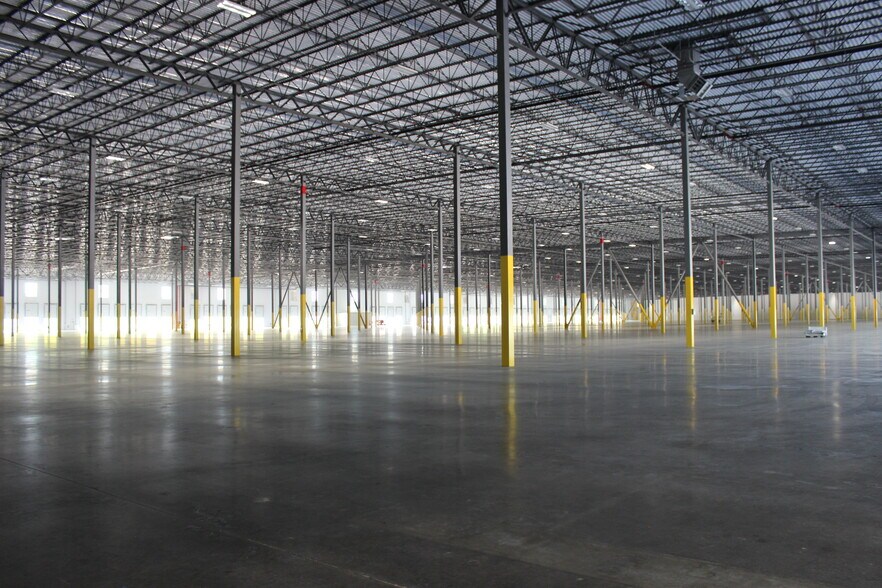 More Photos Of 200 NE Logistics Pky, White Unknown For Lease
