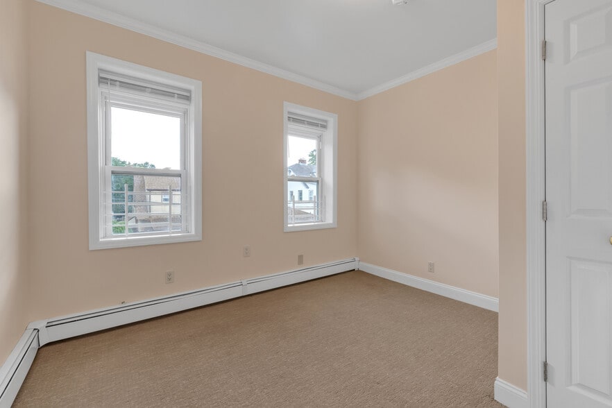 More Photos Of 322 Jericho Tpke, Floral Park Storefront Retail Residential For Sale