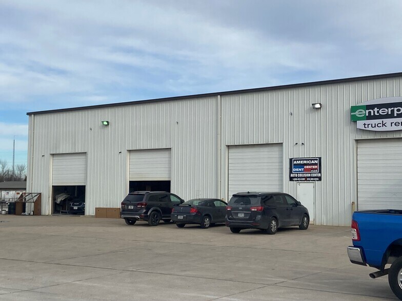 More Photos Of 8900 E Columbus Ct, Columbia Warehouse For Lease