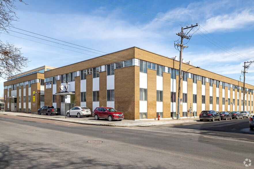 Primary Photo Of 300 Rue Sauvé O, Montréal Loft Creative Space For Lease