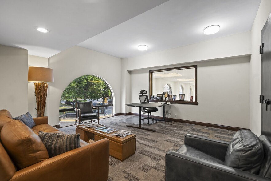 More Photos Of 1441 N Market St, Dayton Office For Sale