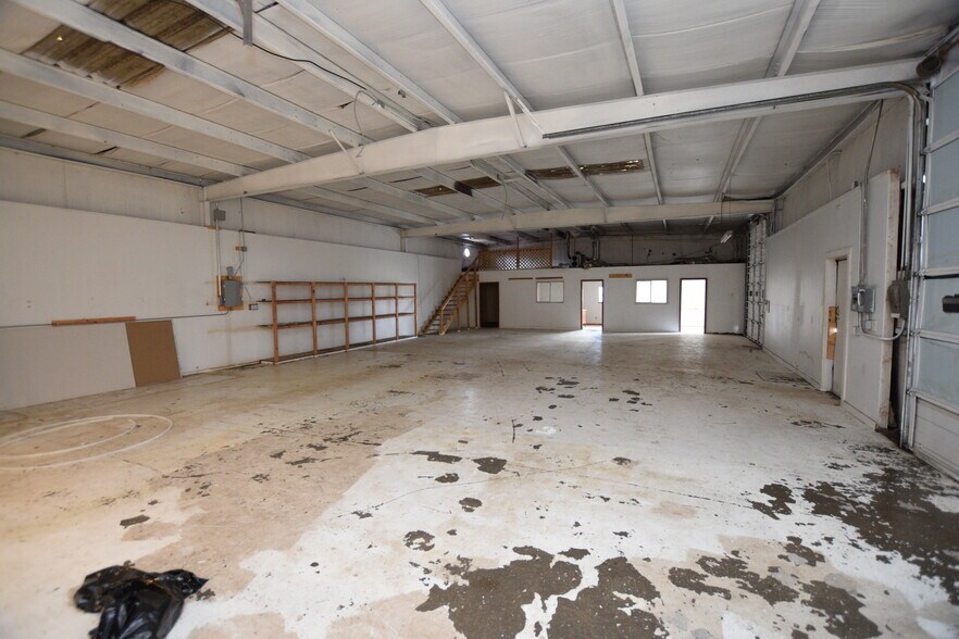 More Photos Of 2175 W Choctaw St, Tahlequah Light Distribution For Sale