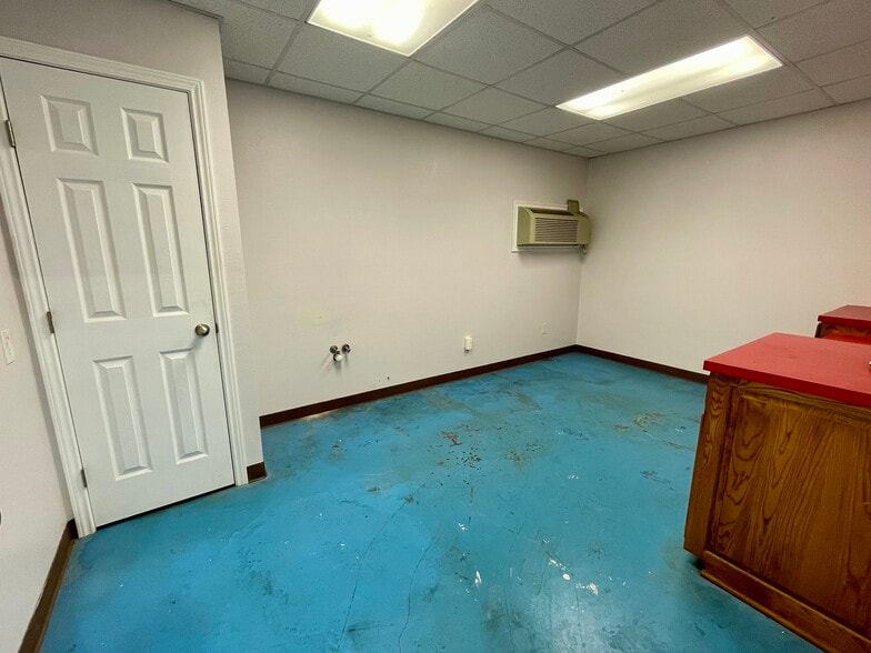 More Photos Of 10291 Robinson Dr, Tyler Industrial For Lease