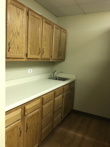 More Photos Of 5455 W Grand Ave, Gurnee Office For Lease