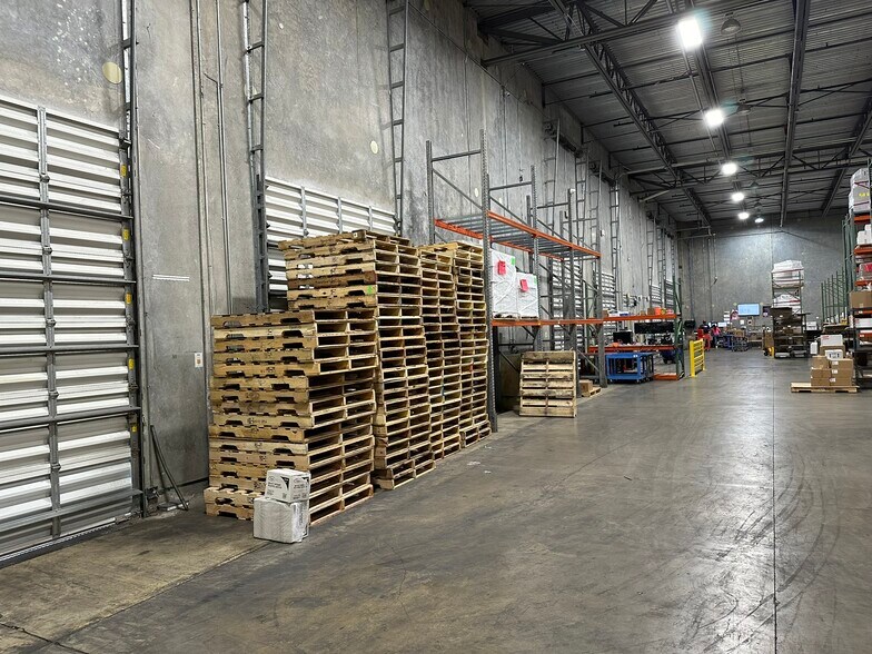 More Photos Of 1901 Green Rd, Deerfield Beach Warehouse For Lease