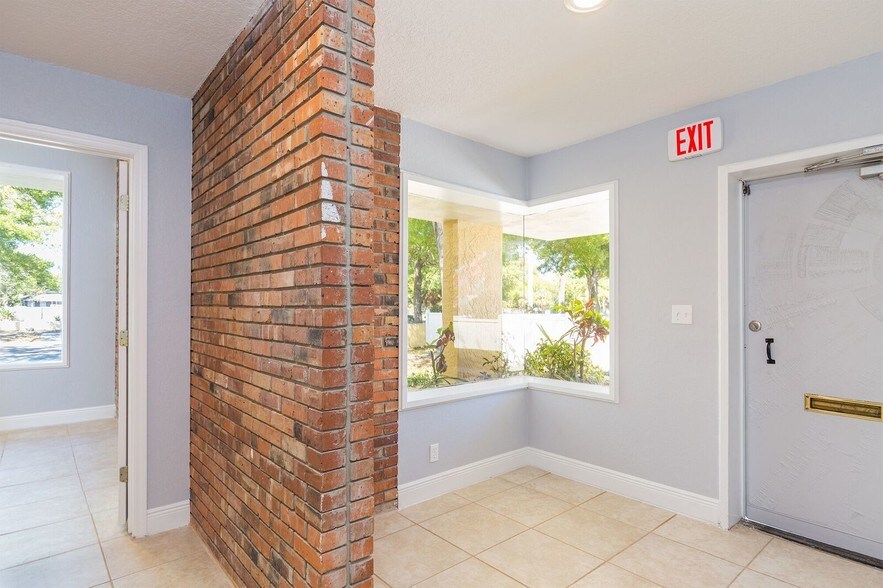 More Photos Of 2244 1st Ave N, Saint Petersburg Medical For Lease