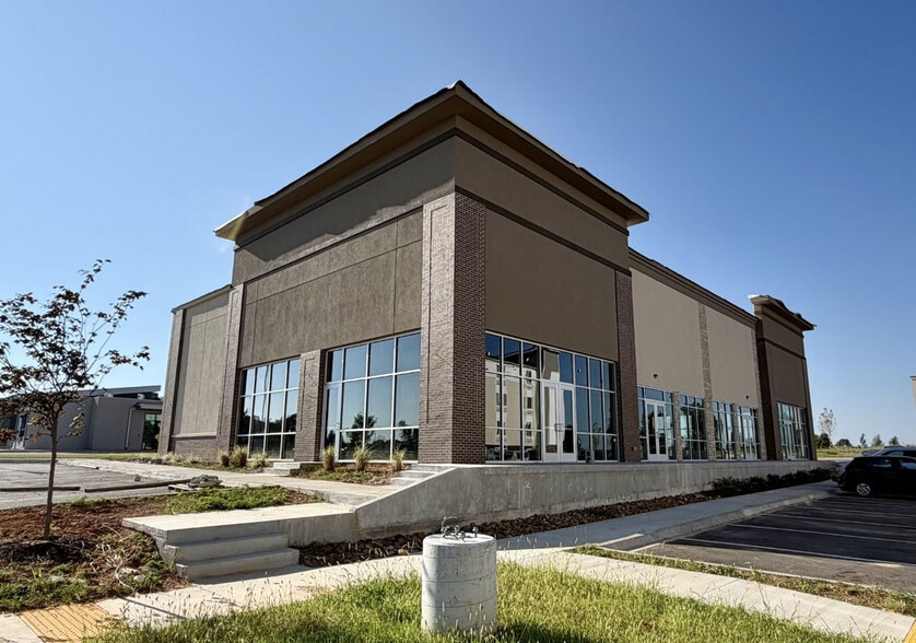 Primary Photo Of Pleasant Crossing Blvd. @ Dixieland, Rogers Storefront Retail Office For Lease