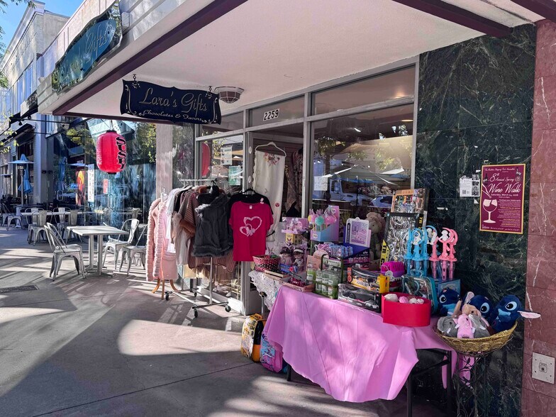 More Photos Of 2251-2259 Honolulu Ave, Montrose Storefront Retail Office For Lease