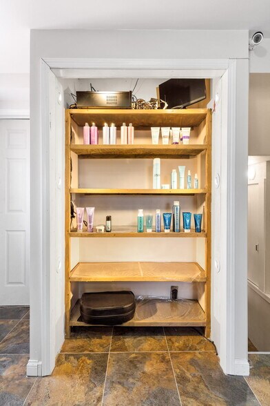 More Photos Of 565 S Meridian Rd, Youngstown Freestanding For Sale