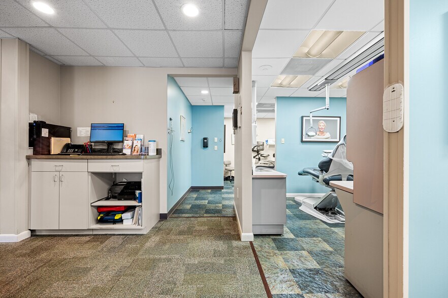 More Photos Of 131 Boston Post Rd, East Lyme Office For Lease