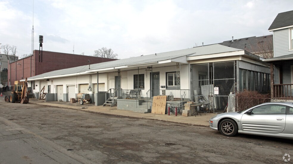 More Photos Of 9 W North St, Highlands Warehouse For Sale