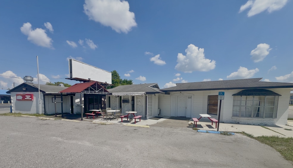 Primary Photo Of 5830 Gall Blvd, Zephyrhills Restaurant For Sale