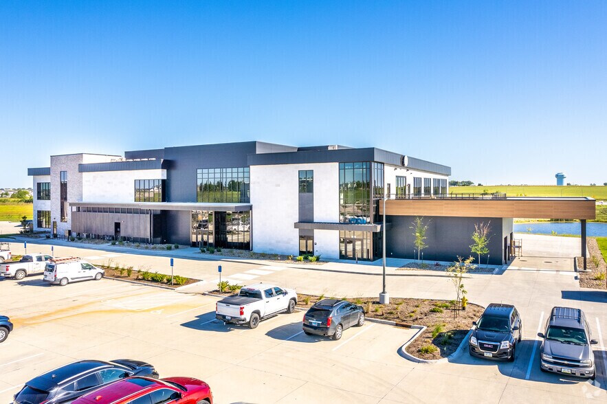 More Photos Of 2565 SE Encompass Dr, Waukee Office For Sale