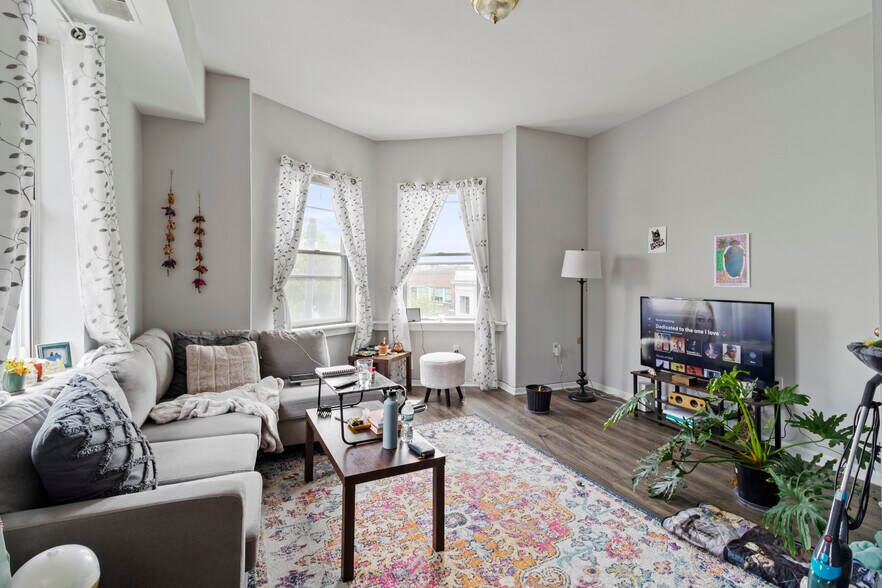 More Photos Of 700 S 5th St, Philadelphia Apartments For Sale