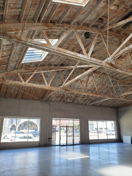 More Photos Of 612 S La Brea Ave, Los Angeles Storefront For Lease