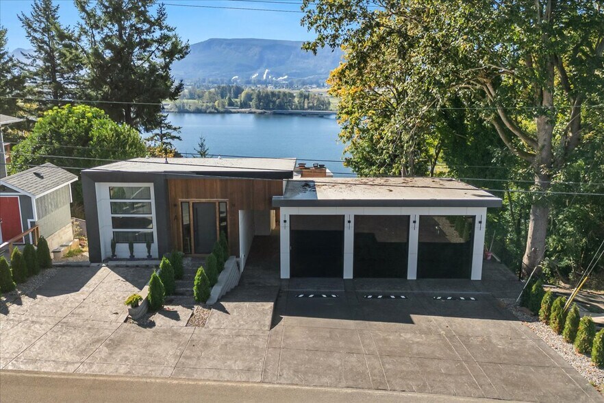 More Photos Of 520 Columbia St, Cathlamet Apartments For Sale