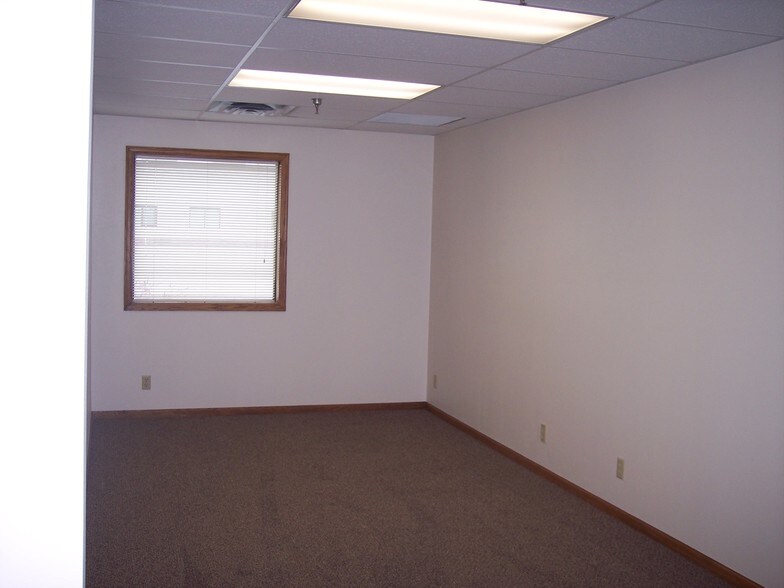 More Photos Of 2800 Freeway Blvd, Brooklyn Center Office For Lease