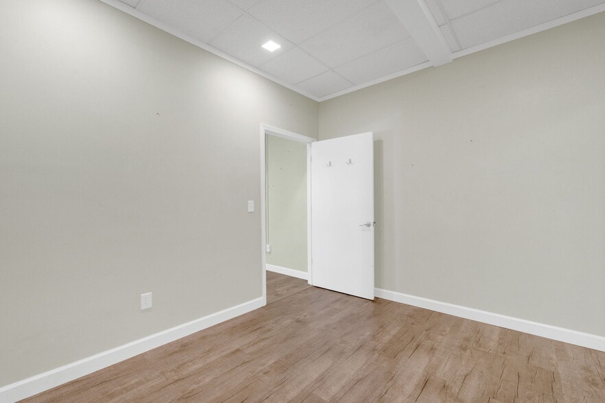 More Photos Of 401 E Myrtle, Johnson City Freestanding For Sale