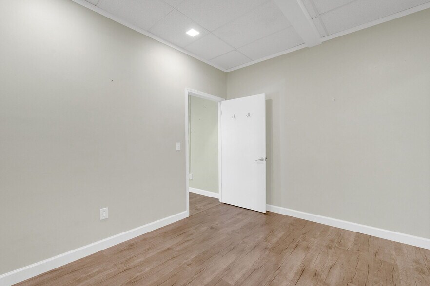 More Photos Of 401 Elm St, Johnson City Freestanding For Sale